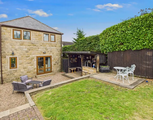 West Lane, Baildon, BD17, photo 1