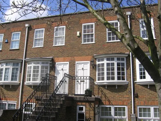Gainsborough Square, Bexleyheath, Kent, DA6, photo 1
