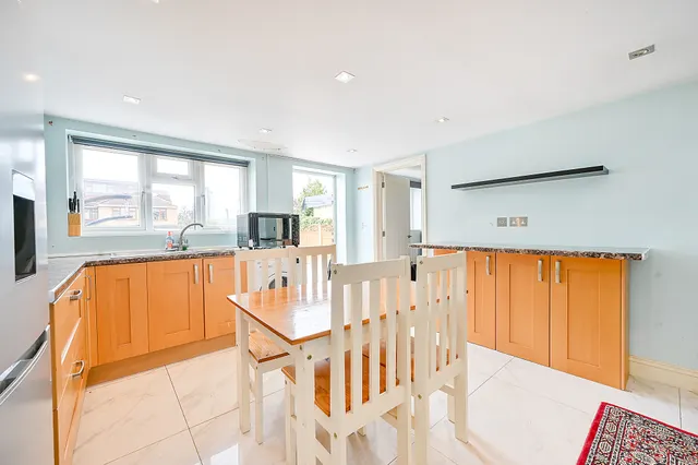 Photo 2 — 67 Warren Drive South, Surbiton
