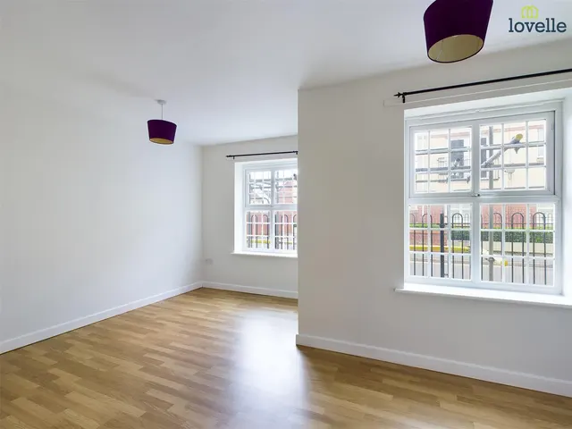 2 bedroom flat, Cambrai Close, Lincoln, LN1