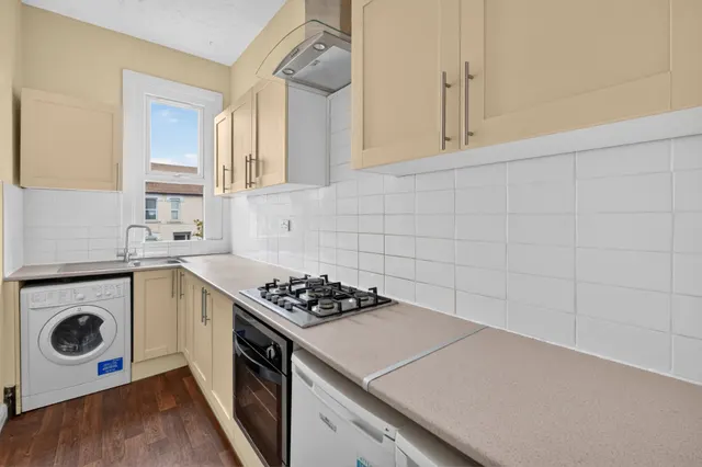 Ferme Park Road, Hornsey, N8, photo 2