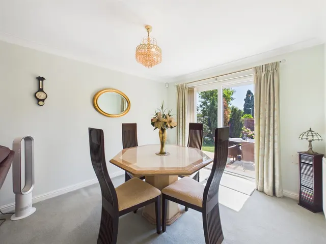 Photo 3 — Woodside Close, Ruislip, HA4 7BH