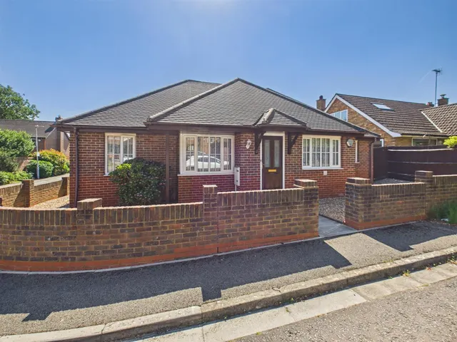 Woodside Close, Ruislip, HA4 7BH, photo 1