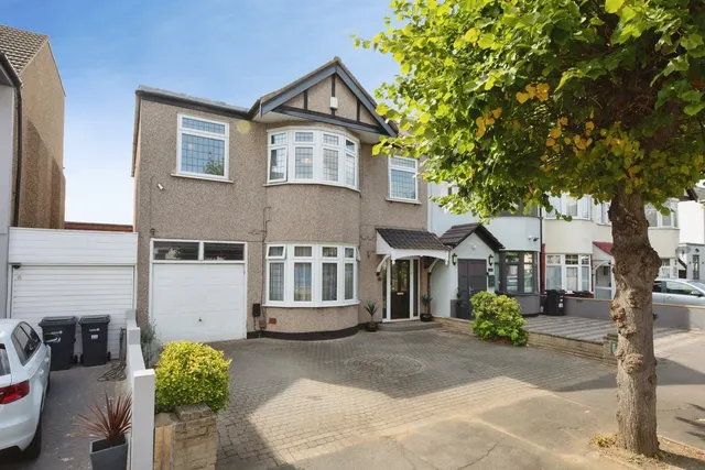 Windermere Gardens, Ilford, IG4, photo 1