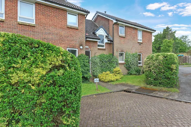 Markham Road, Capel, RH5, photo 1