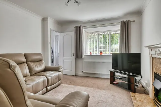 Lindisfarne, Glascote, B77, photo 3