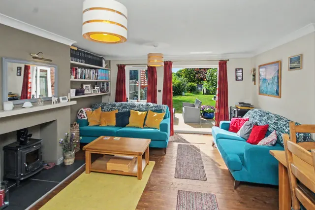 Spacious Semi-Detached Character Home, photo 3