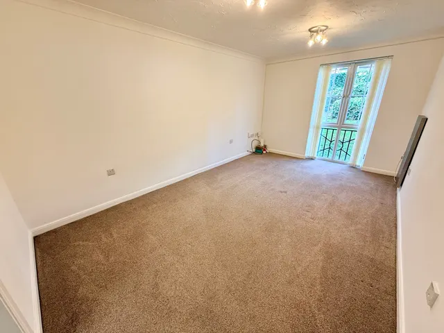 Photo 2 — Flat 6, Carrington House, Southampton, 39 Westwood Road, SO17 1DH