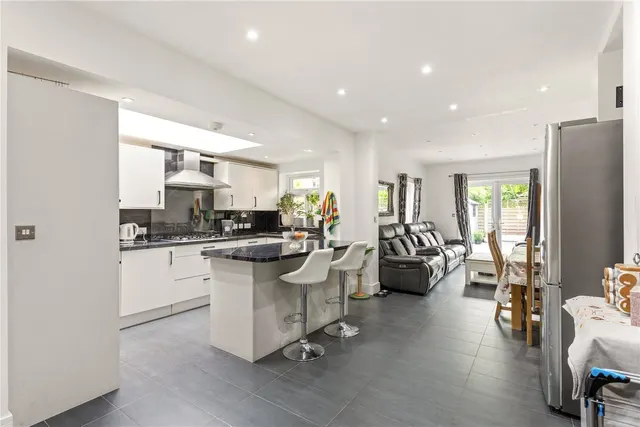 Mildenhall Road, London, E5, photo 1