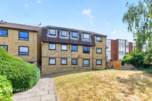 Howard Road, LONDON, photo 1