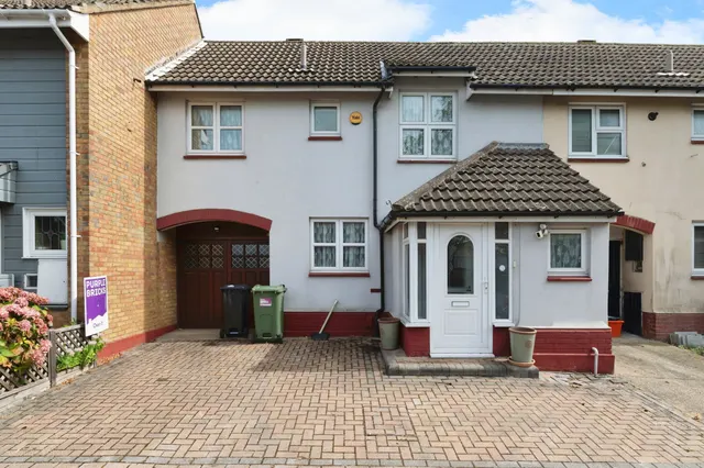 Parkhurst Road, Basildon, photo 1