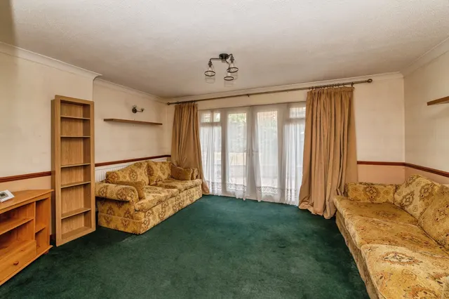 Photo 2 — Parkhurst Road, Basildon