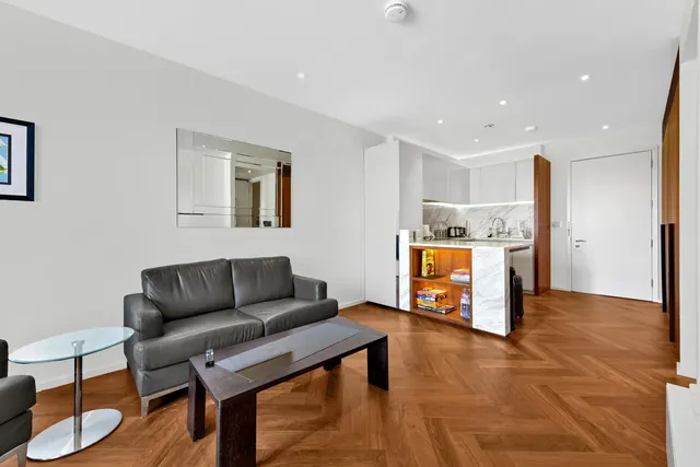 Embassy Gardens, SW11, photo 1