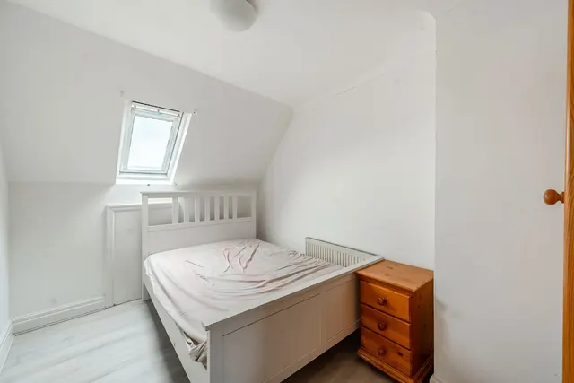 Pinner, HA5, photo 3