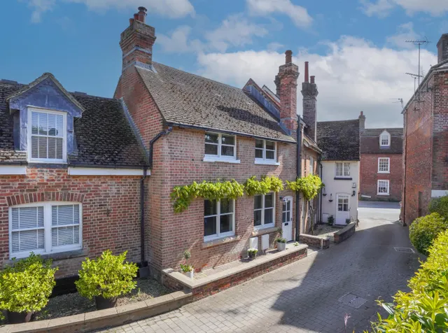Five Alls Court, Marlborough, SN8, photo 1