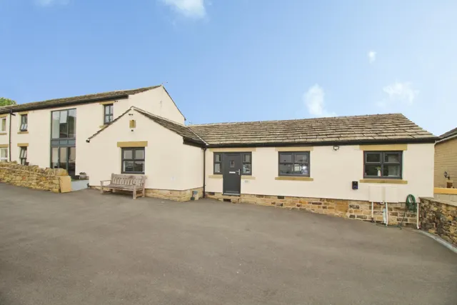 Overthorpe Road, Thornhill, WF12, photo 1