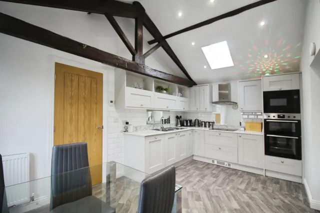 Overthorpe Road, Thornhill, WF12, photo 2