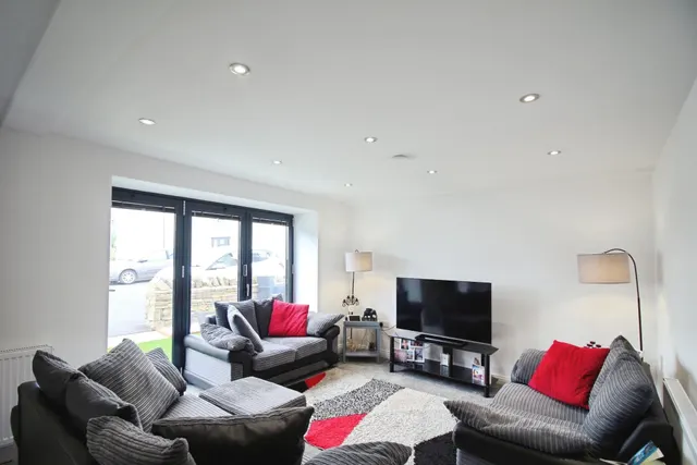 Overthorpe Road, Thornhill, WF12, photo 3