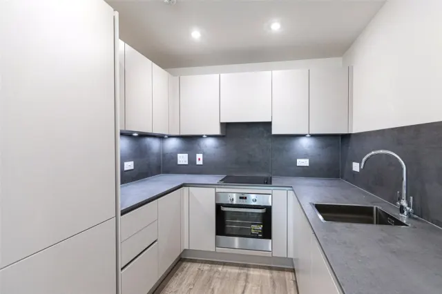 Meadowview Close, Harrow, HA1, photo 2