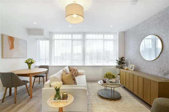 Streatham High Road, London, SW16, photo 1