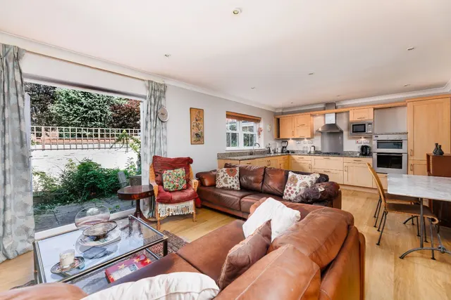 Pentlow Street, London, SW15, photo 1