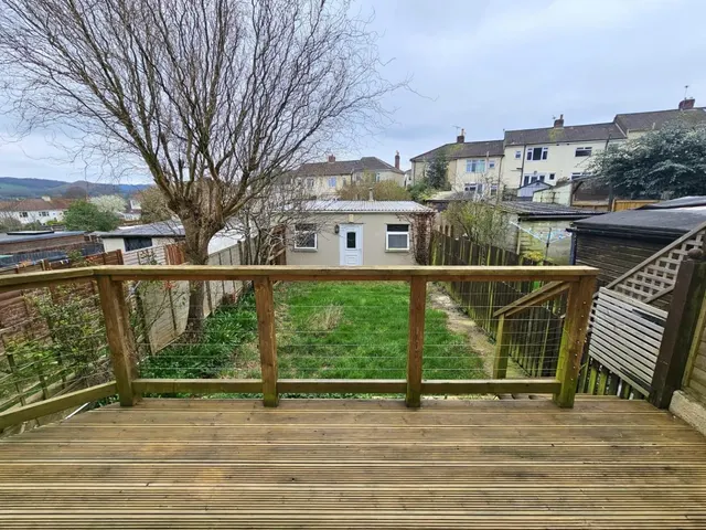 Lawrence Grove, Cam, GL11, photo 2