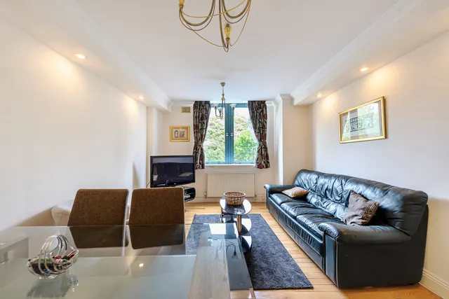 Shoot Up Hill, London, NW2, photo 1