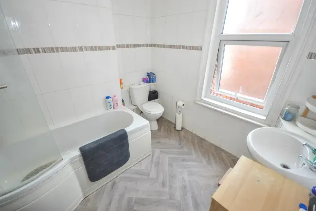Dean Road, South Shields, NE33, photo 3