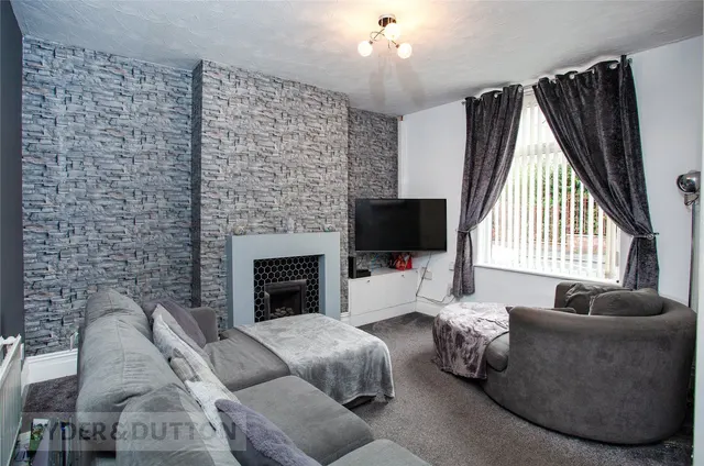 Hillcrest Road, Castleton, OL11, photo 1