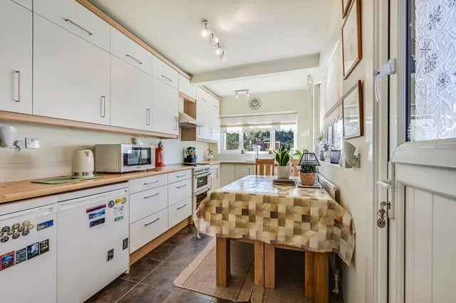 Gainsborough Crescent, Chelmsford, CM2, photo 1