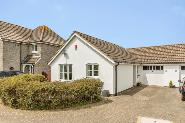 Myrtle Tree Crescent, Weston-super-Mare, BS22, photo 1