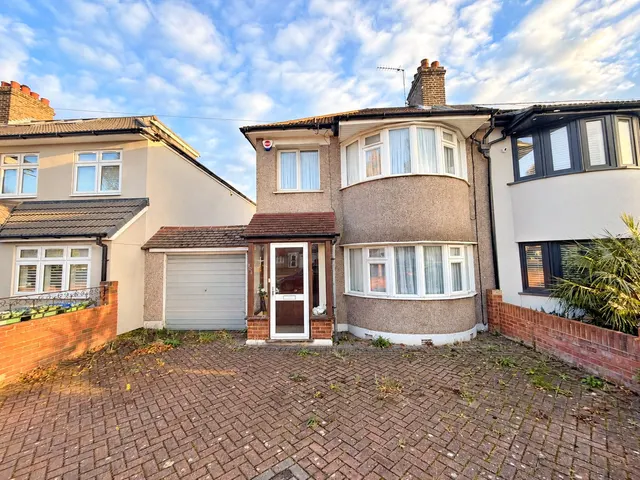 Okehampton Crescent, Welling, DA16, photo 1