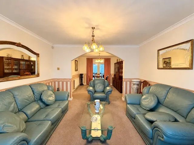 Okehampton Crescent, Welling, DA16, photo 3