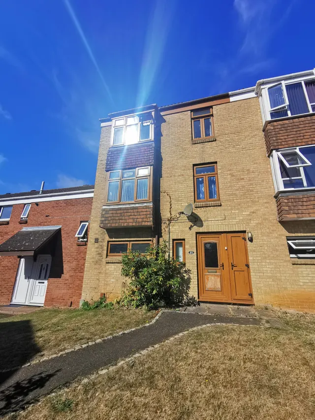 Snowbell Square, Northampton, NN3, photo 1