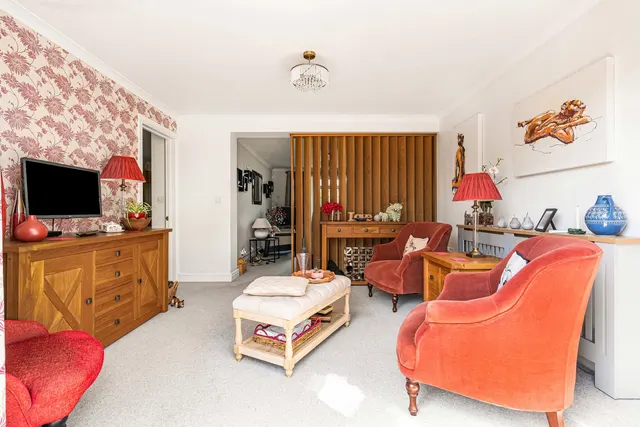 Clover Lea, Binscombe, GU7, photo 2