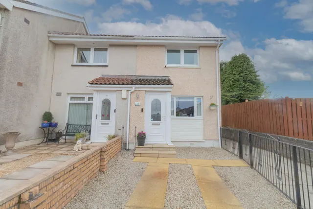 Livingstone Quadrant, Harthill, Shotts, photo 1