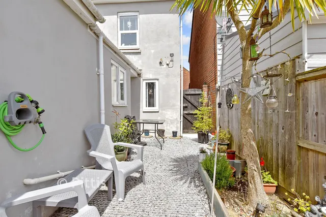 Worsley Road, Newport, PO30, photo 3