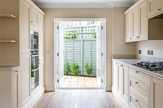Brownlow Road, Redhill, RH1, photo 2