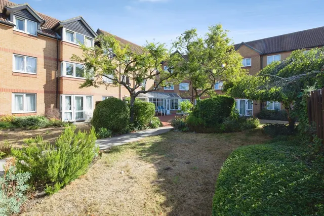 Photo 2 — Brancaster Road, Ilford, IG2