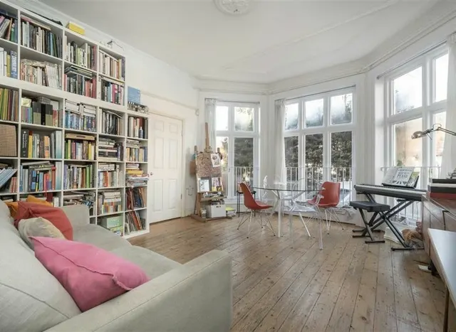Photo 2 — Mapesbury Road, Cricklewood, NW2