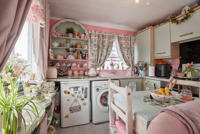 Photo 3 — Three Star Park, Bedford Road, Lower Stondon, Henlow, SG16