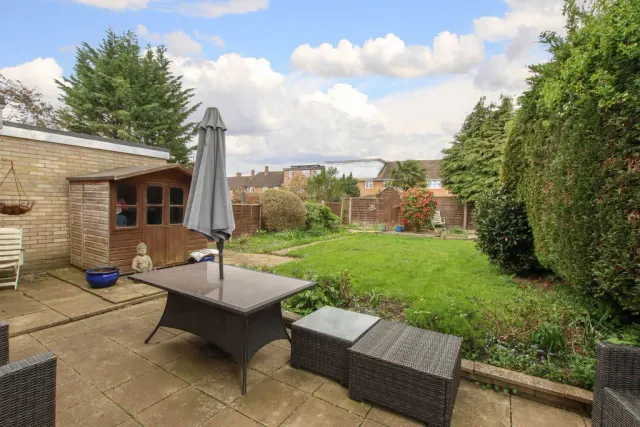 Photo 2 — Branksome Close, Hemel Hempstead, Hertfordshire, HP2 7AG
