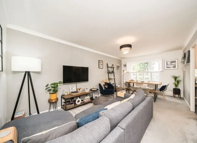 Photo 2 — Maple Road, Surbiton, KT6