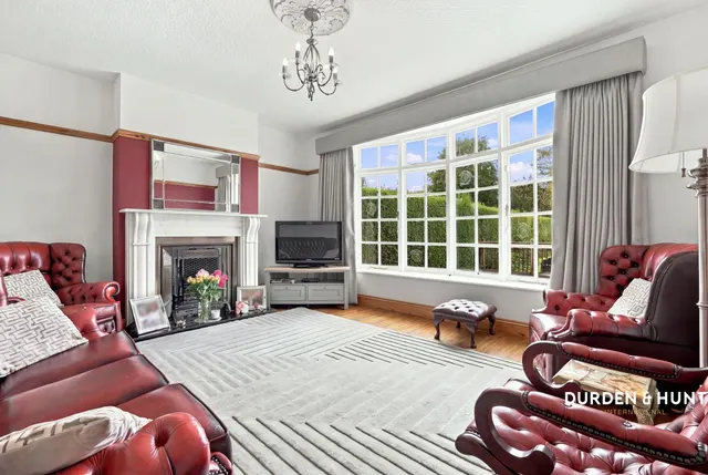 Crossways, Gidea Park, RM2, photo 2