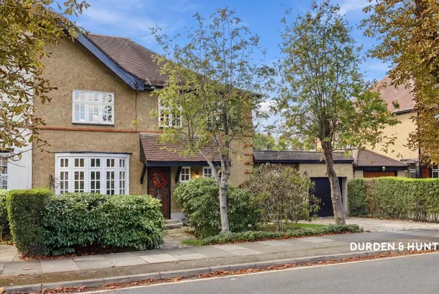 Crossways, Gidea Park, RM2, photo 1