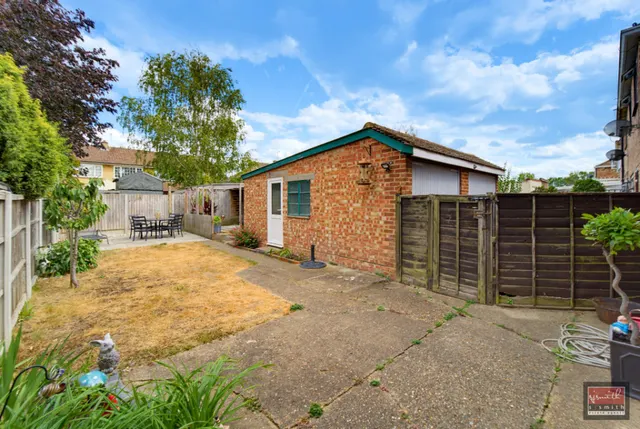 Brightside Avenue, Staines-Upon-Thames, TW18, photo 2