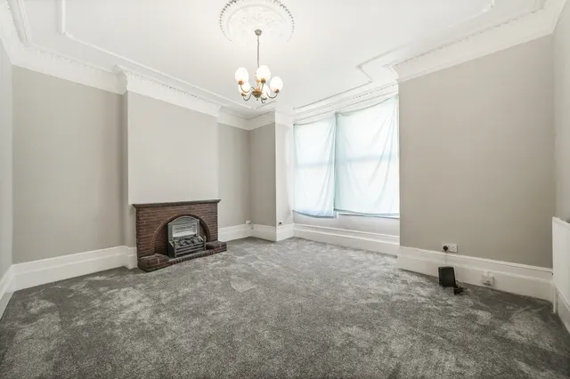 Cathles Road, Clapham South, SW12, photo 1