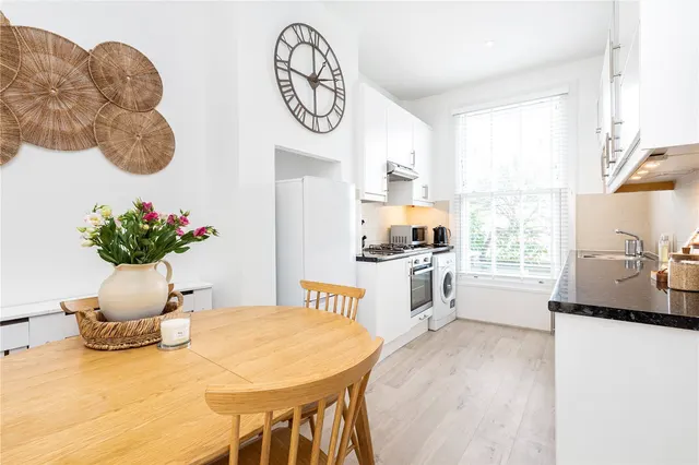 Ravenswood Road, London, SW12, photo 2