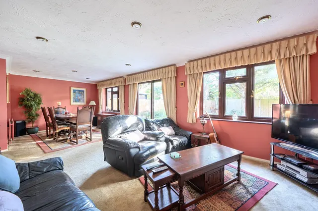 Canford Close, Enfield, EN2, photo 3
