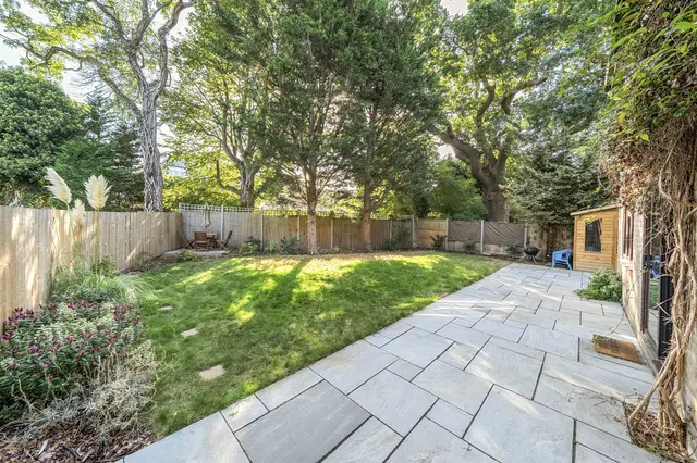 Canford Close, Enfield, EN2, photo 2